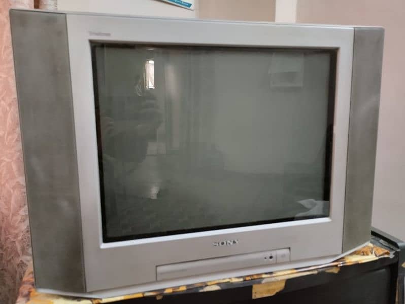 Sony trintron CRT television 0