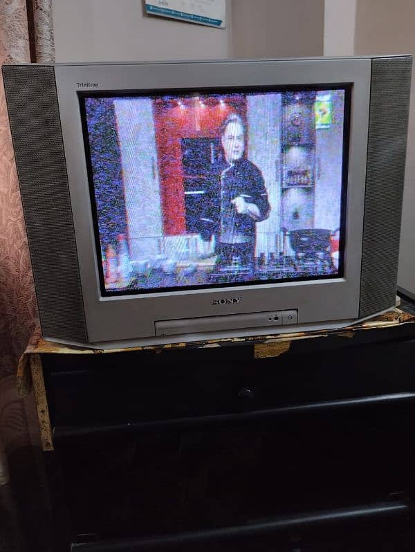 Sony trintron CRT television 4