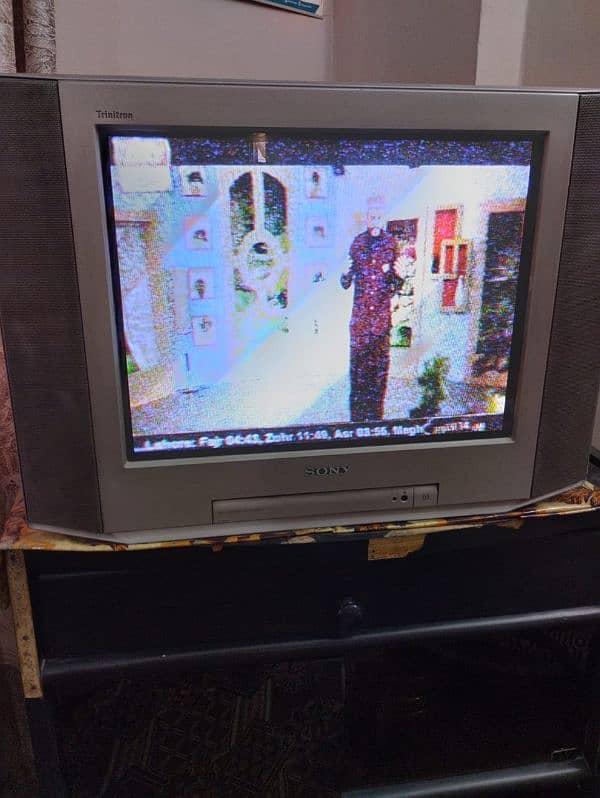 Sony trintron CRT television 5