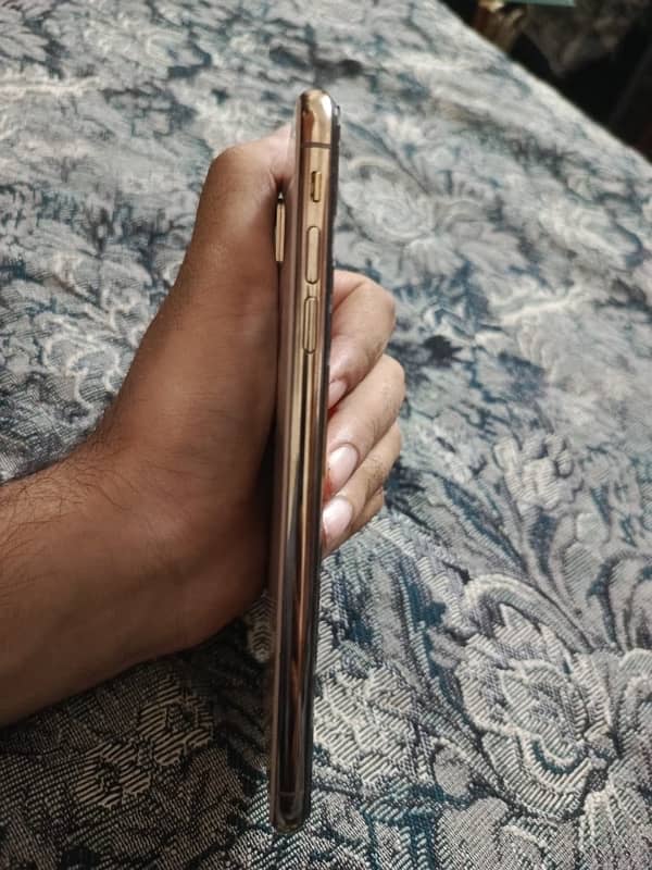 iphone xs max 64gb pta approved 4