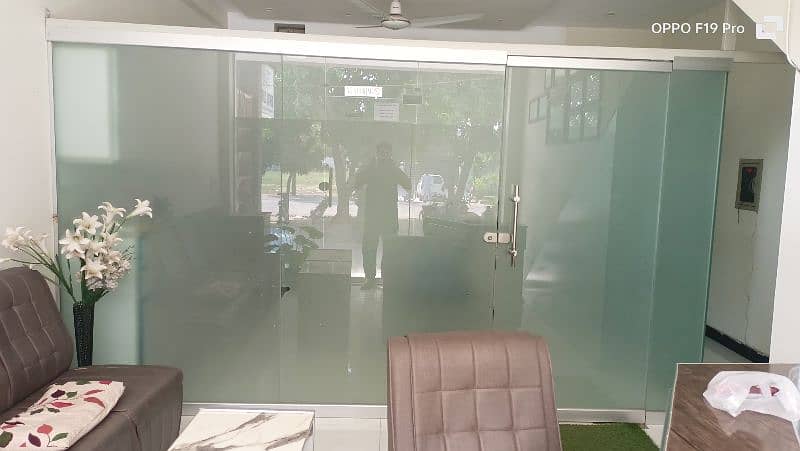 Glass partition 1