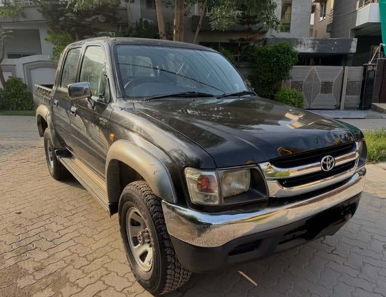 Toyota Hilux Double cabin2001 1