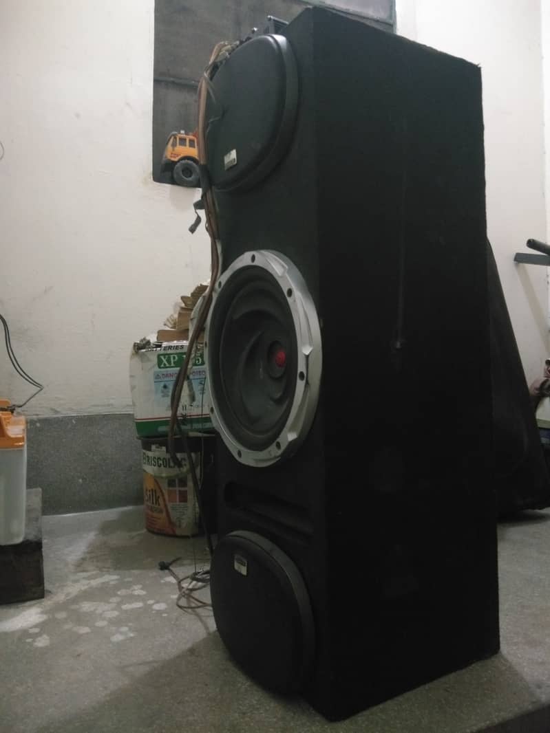 Kenwood Speakers with Rockmax Amplifier 3