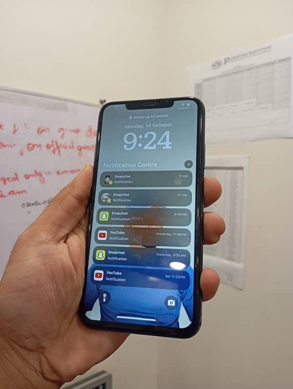 IPhone 11 Pro Max 64gb Jv (Urgent Sale) 1