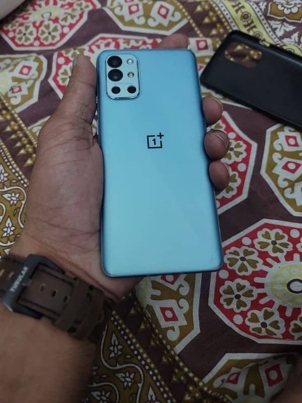 OnePlus 9R 8/256 4