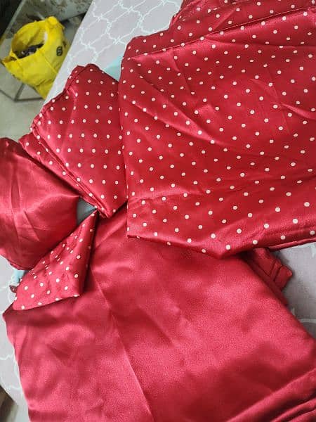 silk bedsheet and quilt cover on Red color 0