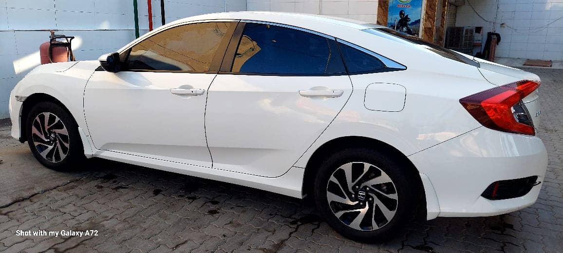 Honda Civic VTi Oriel Prosmatec 2018 Sedan 9