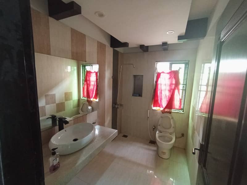 1 kanal very well maintained upper portion for rent 6