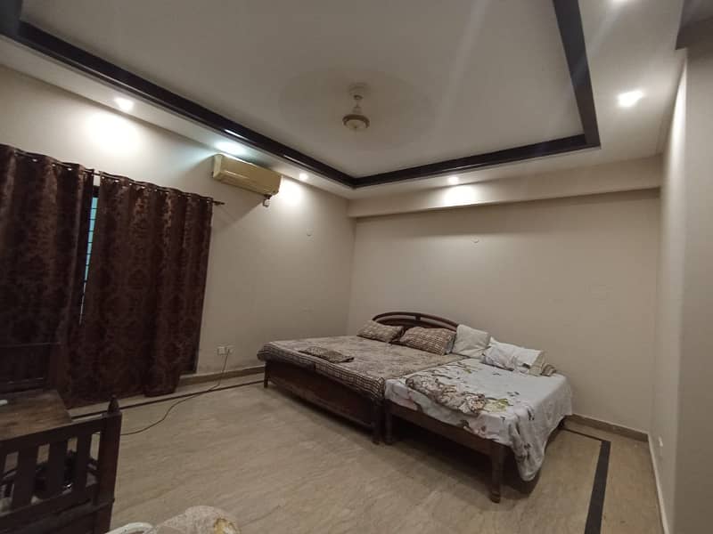 1 kanal very well maintained upper portion for rent 8