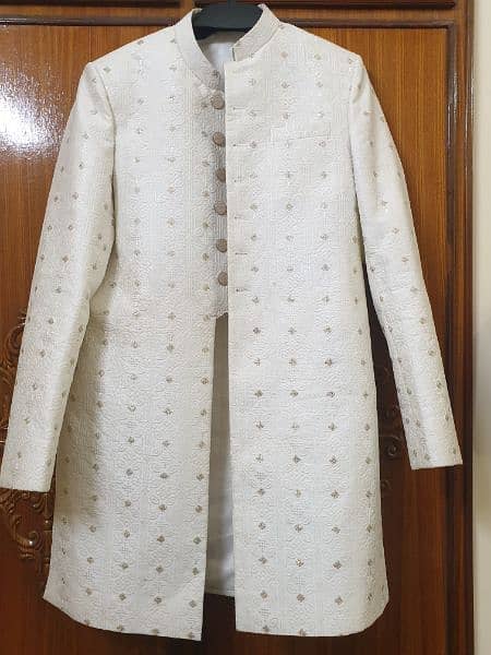 sherwani court white coulor desigin g 2hour old 4