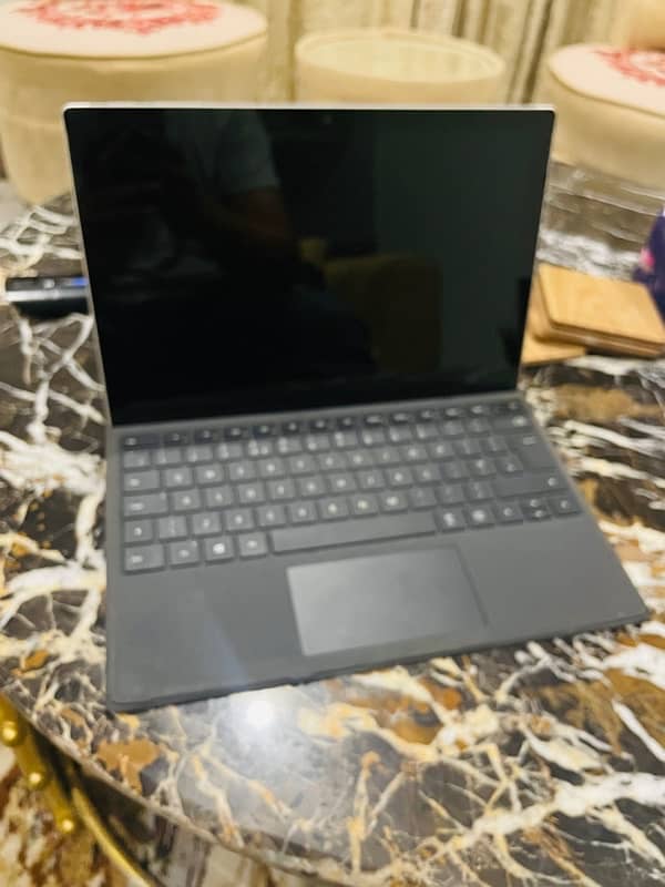 Microsoft Surface Pro 5, i5 8GB Ram Touch Screen 6