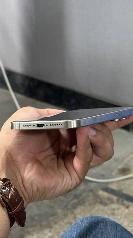 iphone 15 pro max natural titanium 2