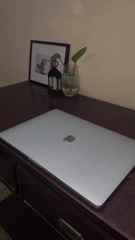 Apple Macbook laptop i7 2019 10by10 1