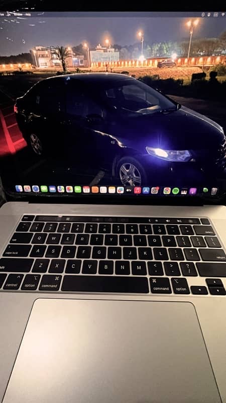 Apple Macbook laptop i7 2019 10by10 3