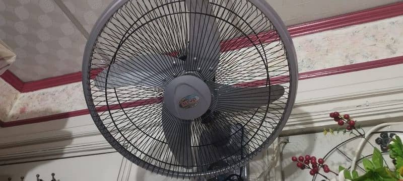 Belvin bracket fan new condition 1