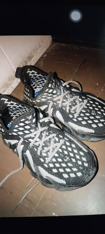 emprted shoes size 6 4