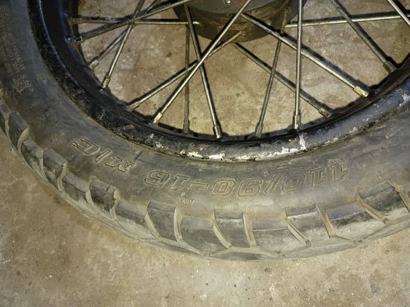 Tyre cafe racer 110/90/16 best fitting without alteration swing arms 2