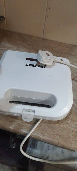 geepas Sandwich Maker 3