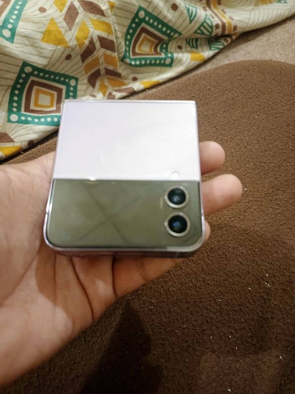 Samung Galaxy z flip 4 2