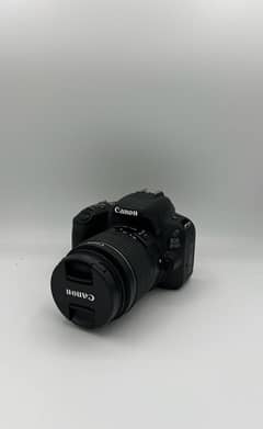 CANON 200D with 18-55 Lens