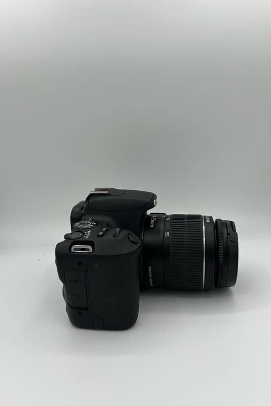 CANON 200D with 18-55 Lens 3