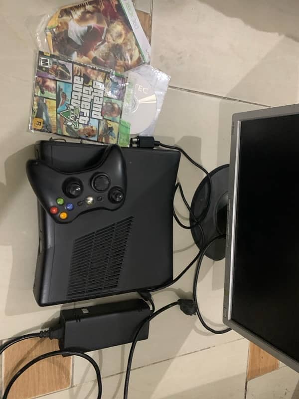 Xbox 360s slim with LCD 5