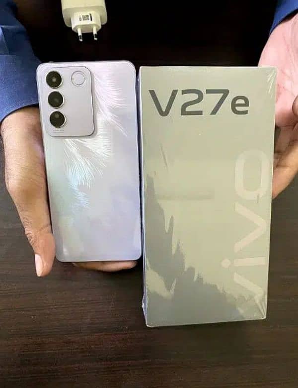 vivo v 27 e 10 by 10 condition 1 hand used urgent sale full box 3