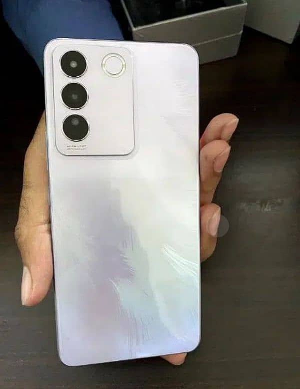 vivo v 27 e 10 by 10 condition 1 hand used urgent sale full box 4