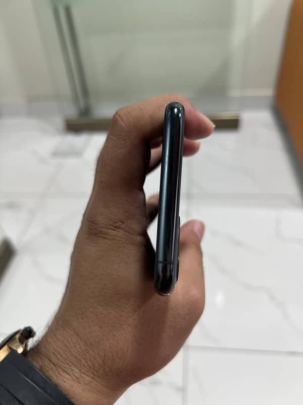 Iphone 11pro max pta approved 4