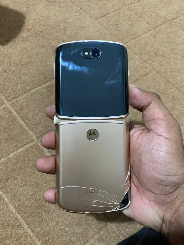 Motorola razer 2020 8GB 256GB Dual sim 9