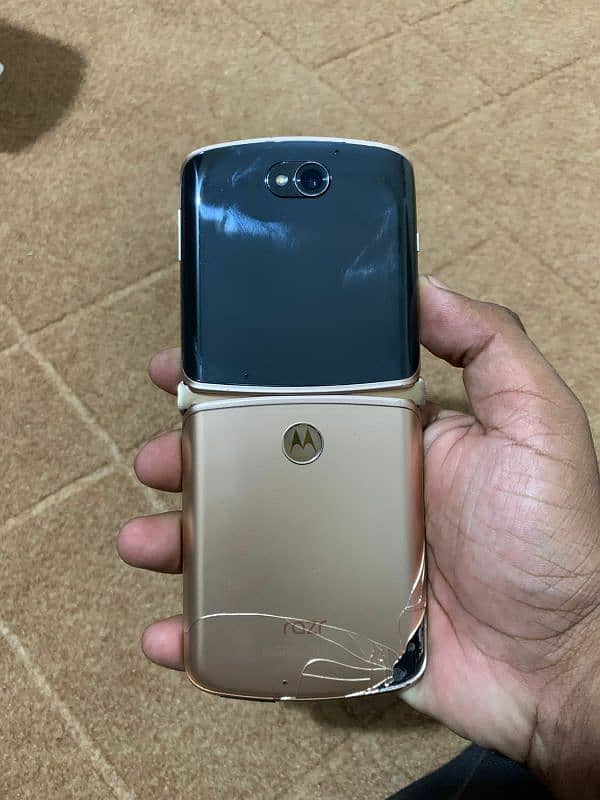 Motorola razer 2020 8GB 256GB Dual sim 17