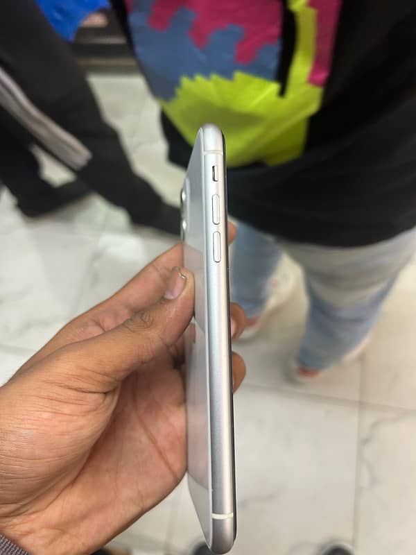 Iphone 11 128 GB PTA approve 4