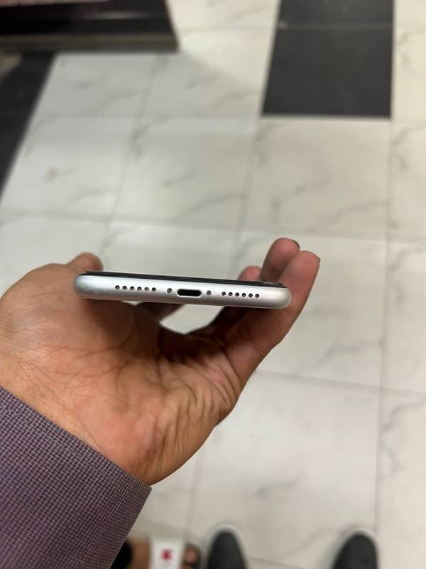 Iphone 11 128 GB PTA approve 7