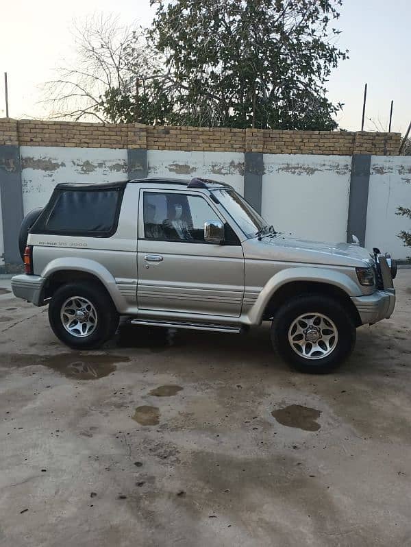 Mitsubishi Pajero 1991 3