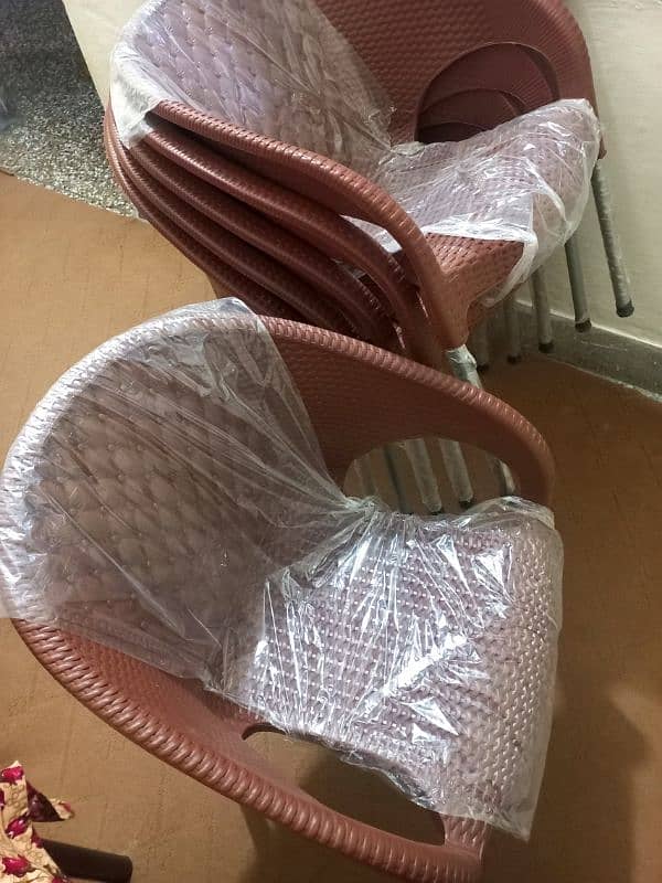 brand new 6 chairs* 1 big table* 1 small table* 3