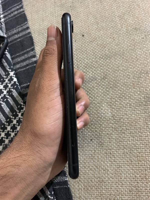 i phone Xr jv 128 gb 4 mnth sim time availaible 5