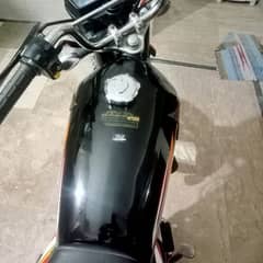 Honda 125 Karachi number excellent and original condition everything