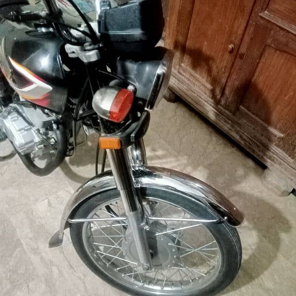 Honda 125 Karachi number excellent and original condition everything 7