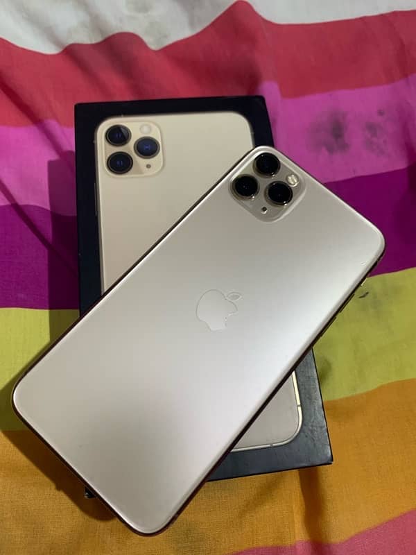 iPhone 11pro max with box 10by10 condition 2