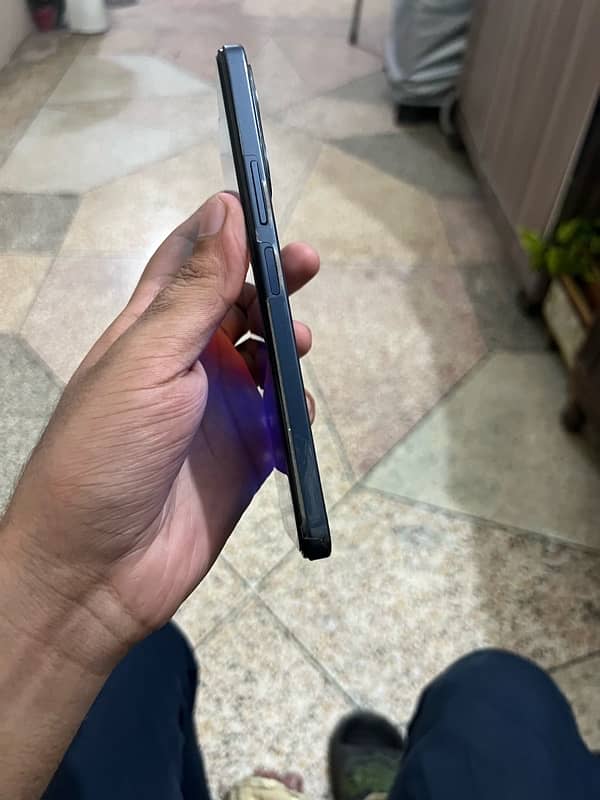 Vivo y22 with box and charger 3