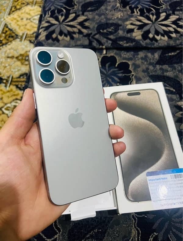 iPhone 15 Pro Max 0