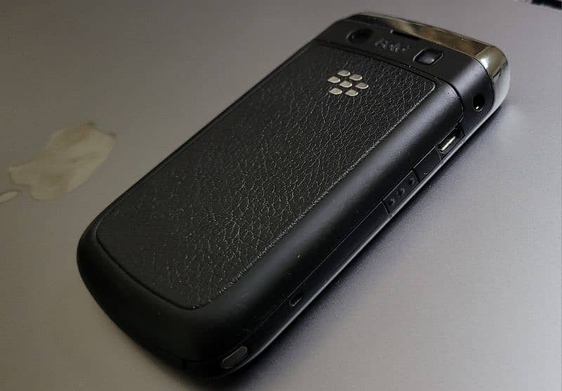 Blackberry 9700 Bold 2 (Almost New) 2