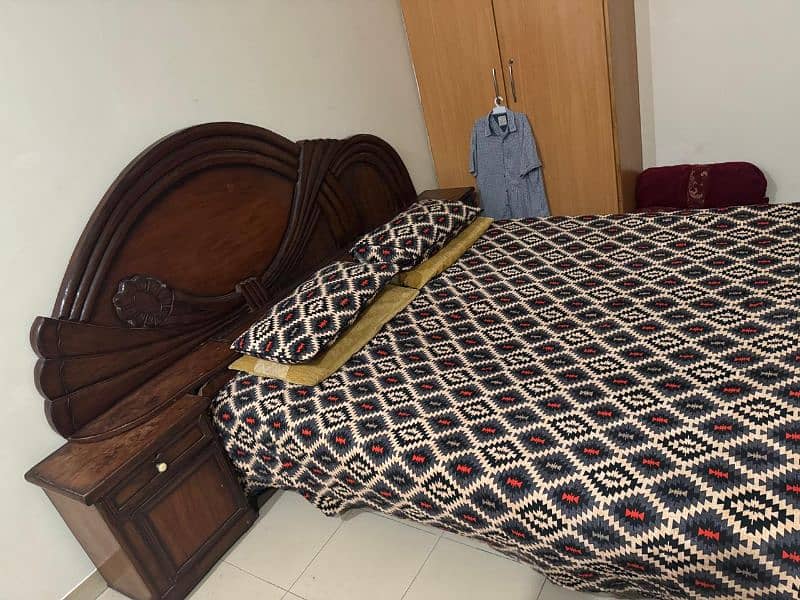 BED SET WITH SIDE TABLE 3