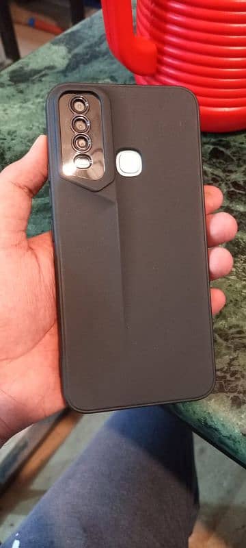 One hand use in good condition 10/10 Vivo y17 with Cover or charger 2