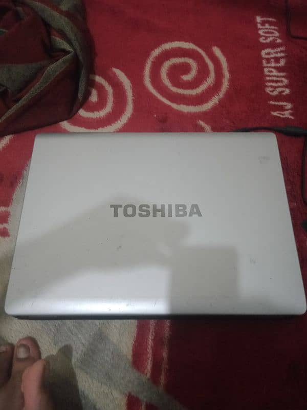 Selling Toshiba laptop first read add then contact 1