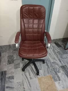 A1 Quality 10/10 condition brown leather chair 0