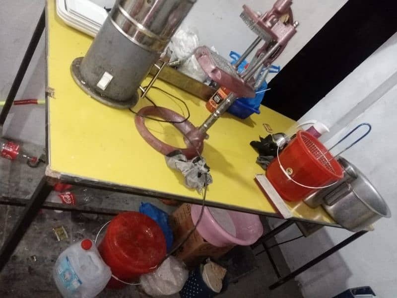 burger shawarma setup for sale mnasib price ha Saman bilkul new ha 10