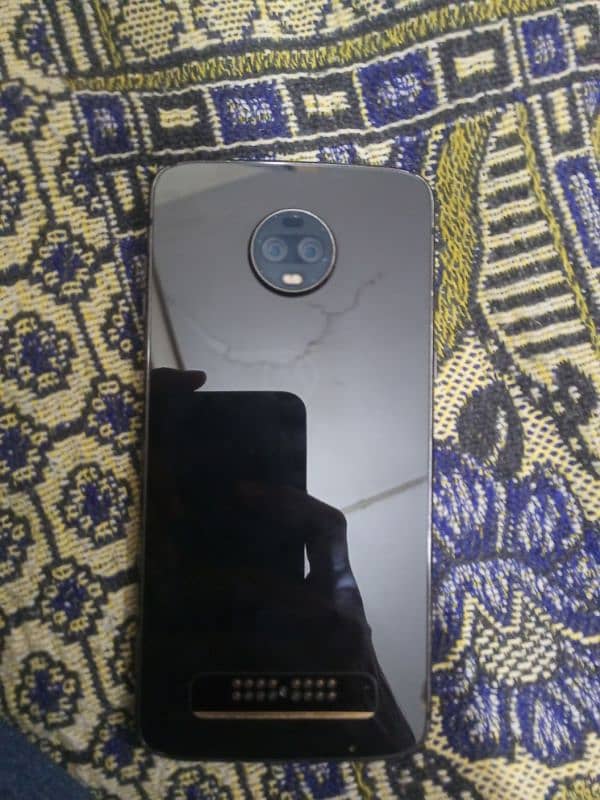 Moto Z3 (64 BG) (4 GB) 3