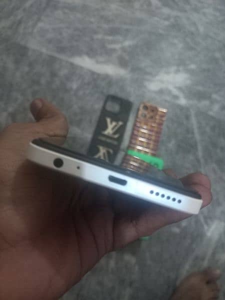 infinix smart 7 . . . . . . 4+3ram 64rom 3