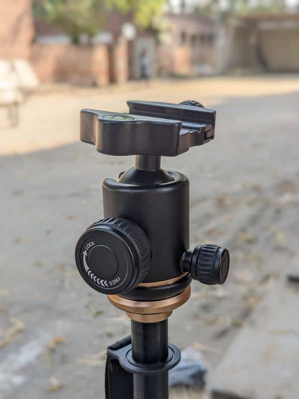 Professional Tripod for Camera and Mobile 2